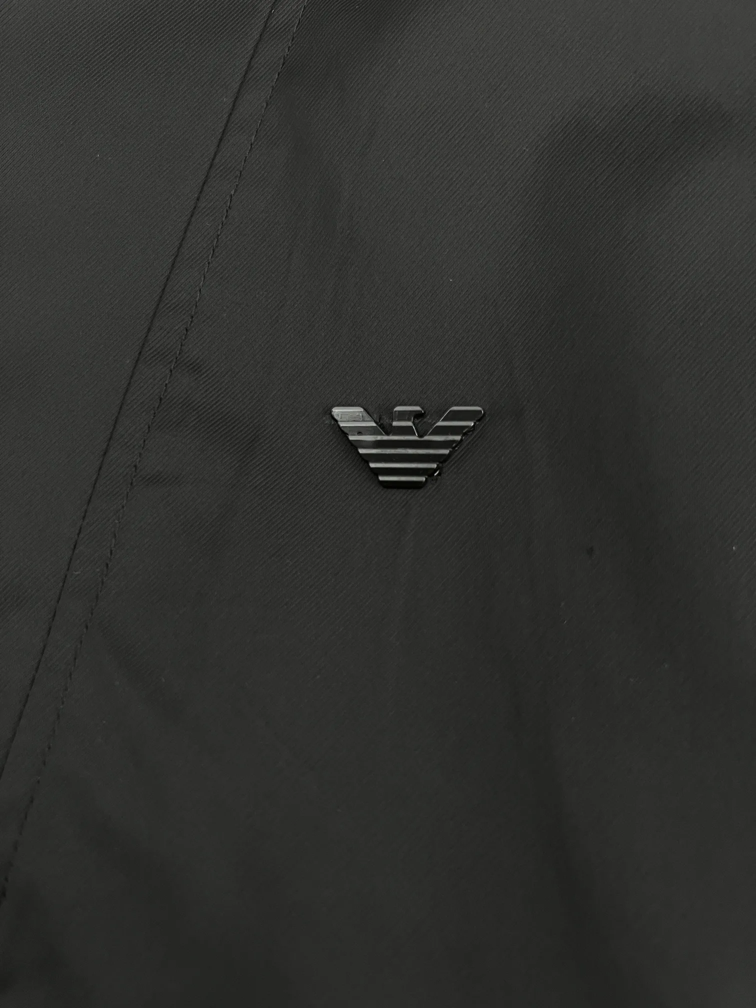 Armani official website Same Style, complete with three labels, on sale in advance. 2026 Autumn and Winter New Arrival men's jacket, Original with complete three labels, Premium version. Custom-made fabrics at the counter. Breathable, high comfort, impeccable details, brand element design concept, reflecting high quality. It feels delicate and soft, presents a casual cut, and has a great upper body shape. Sizes: M～3XL,